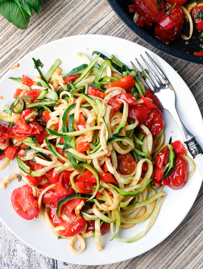 Recipe for plain zucchini Pasta with tomato and pepper 