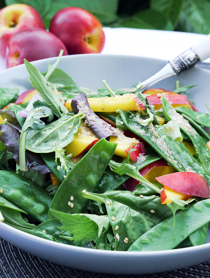 Nectarine salad with sweet peas and baby spinach from" My BBQ Pleasure "