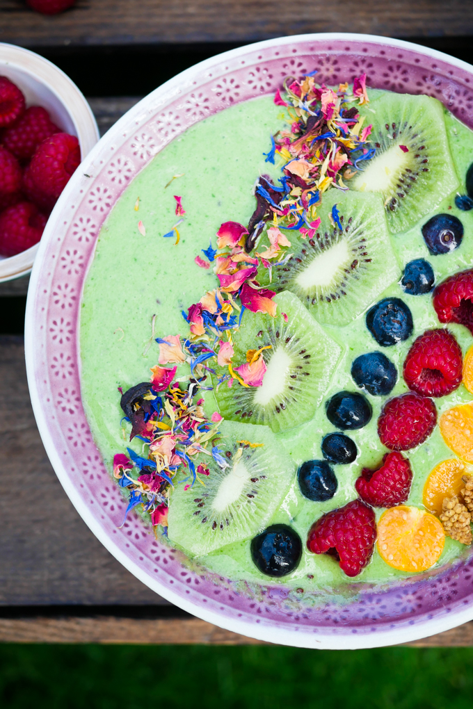  Recipe for Green Smoothie Bowl - the healthy power breakfast 