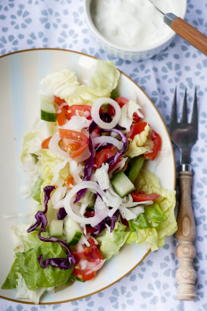  Low Carb Doner Salad with Coleslaw, Red Cabbage and Tomatoes 