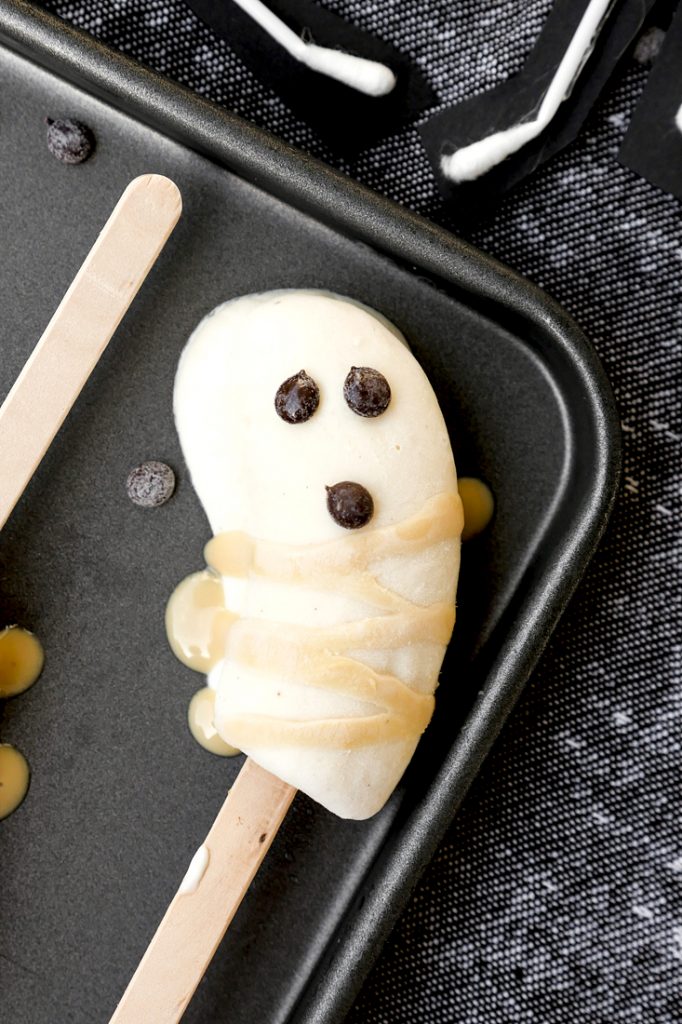  Healthy banana ghosts on a stick - a delicious Halloween snack for children 