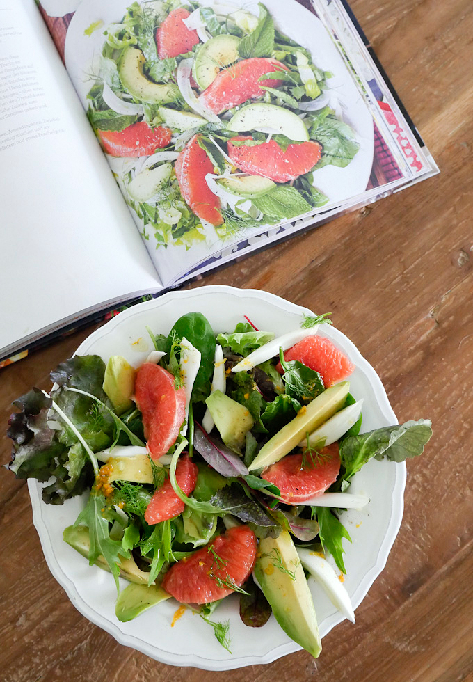 Paleo salad with grapefruit 